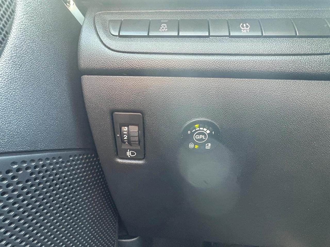 Peugeot 208 GPL 12MESI DI GARANZIA!!!!
