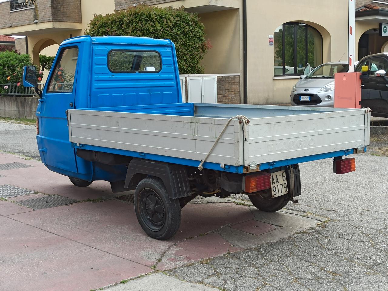 Piaggio Ape TM P703