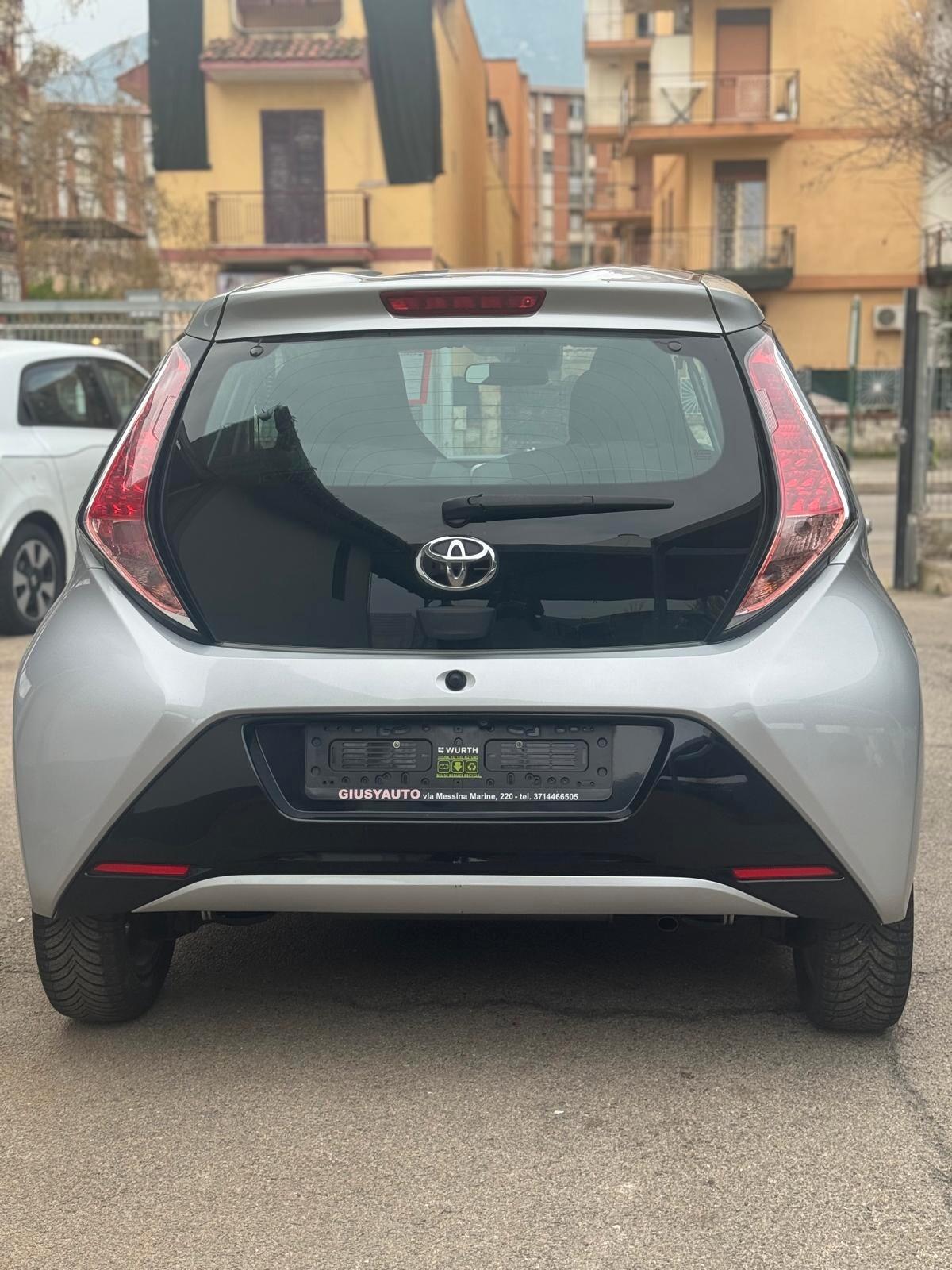 Toyota Aygo 1.0 VVT-i 69 CV 5 porte x-cool