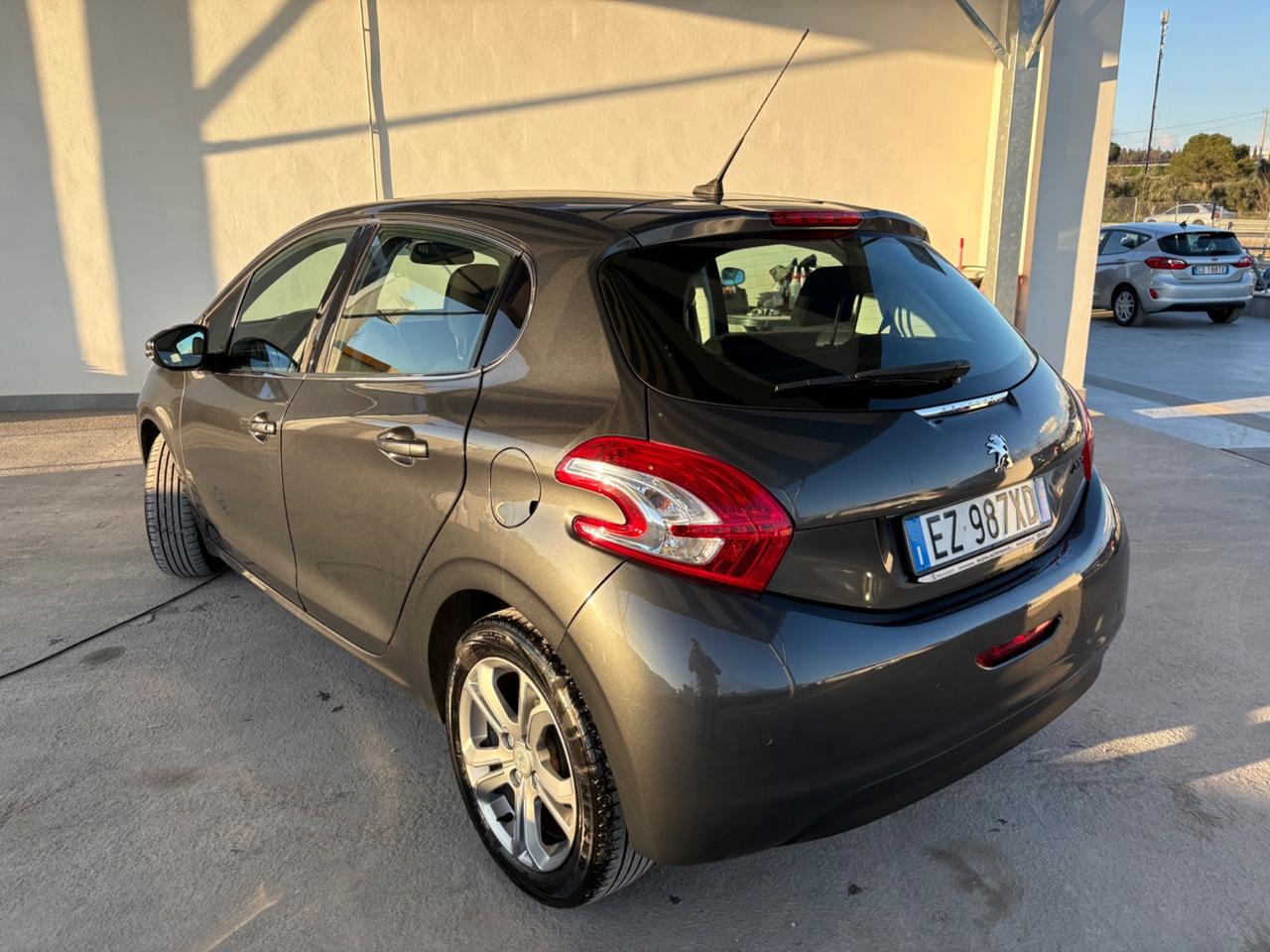 Peugeot 208 1.4 HDi 68 CV 5 porte Allure