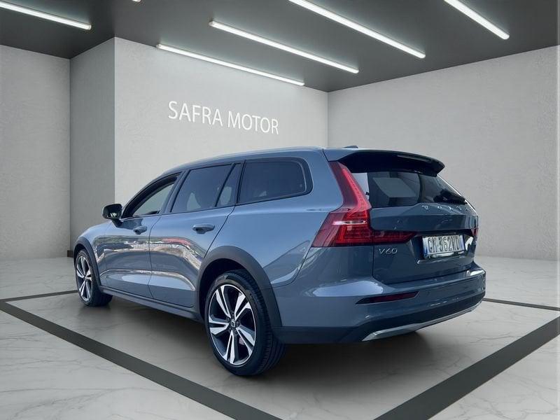 Volvo V60 Cross Country B4 D AWD autom. PLUS