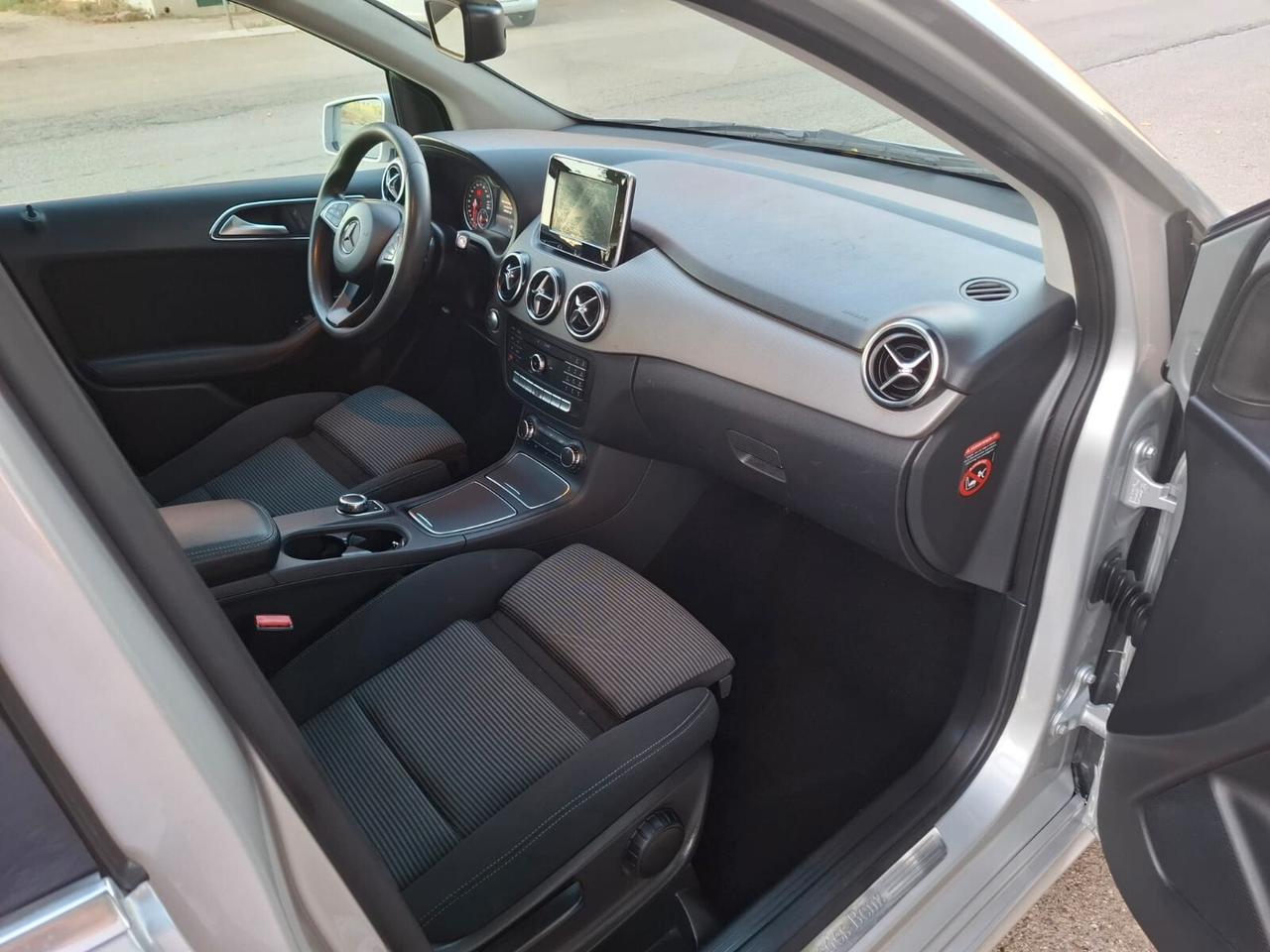 MERCEDES-BENZ B180 AUTOMATIC PREMIUM