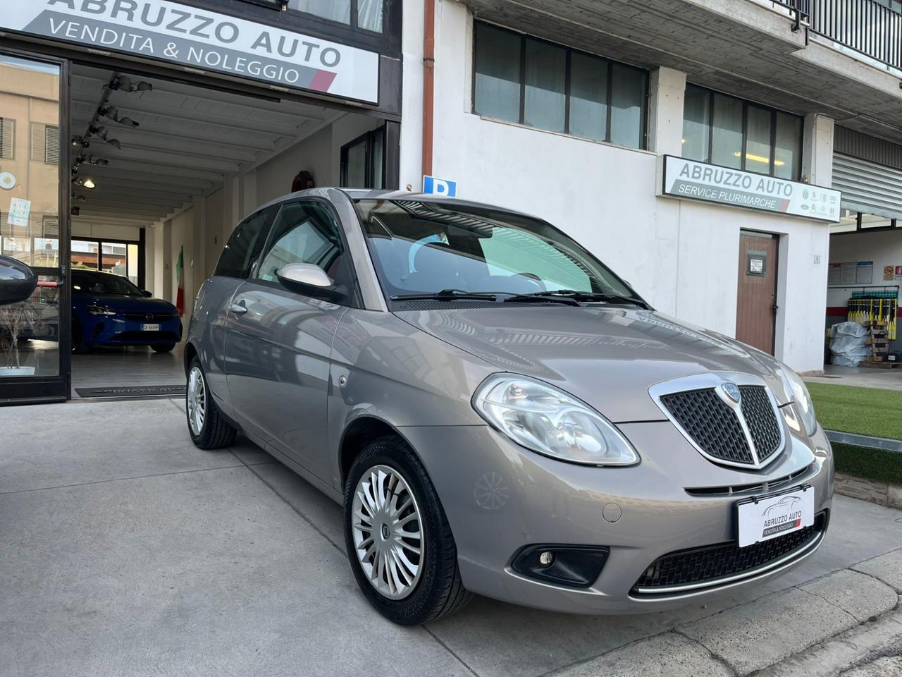 Lancia Ypsilon 1.2 8v Versus