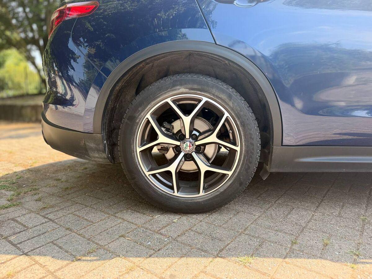 Alfa Romeo Stelvio 2.2 t Business Q4 210cv auto