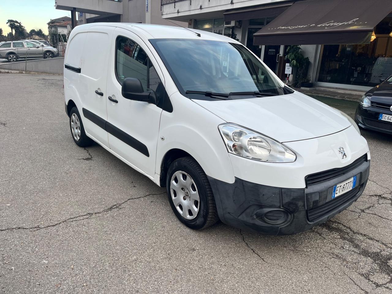 Peugeot Partner Autocarro/la portata:616KG/Euro5B con FAP/3Posti e 4Porte/