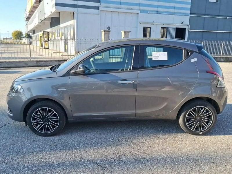 Lancia Ypsilon 1.0 firefly hybrid Gold s&s 70cv