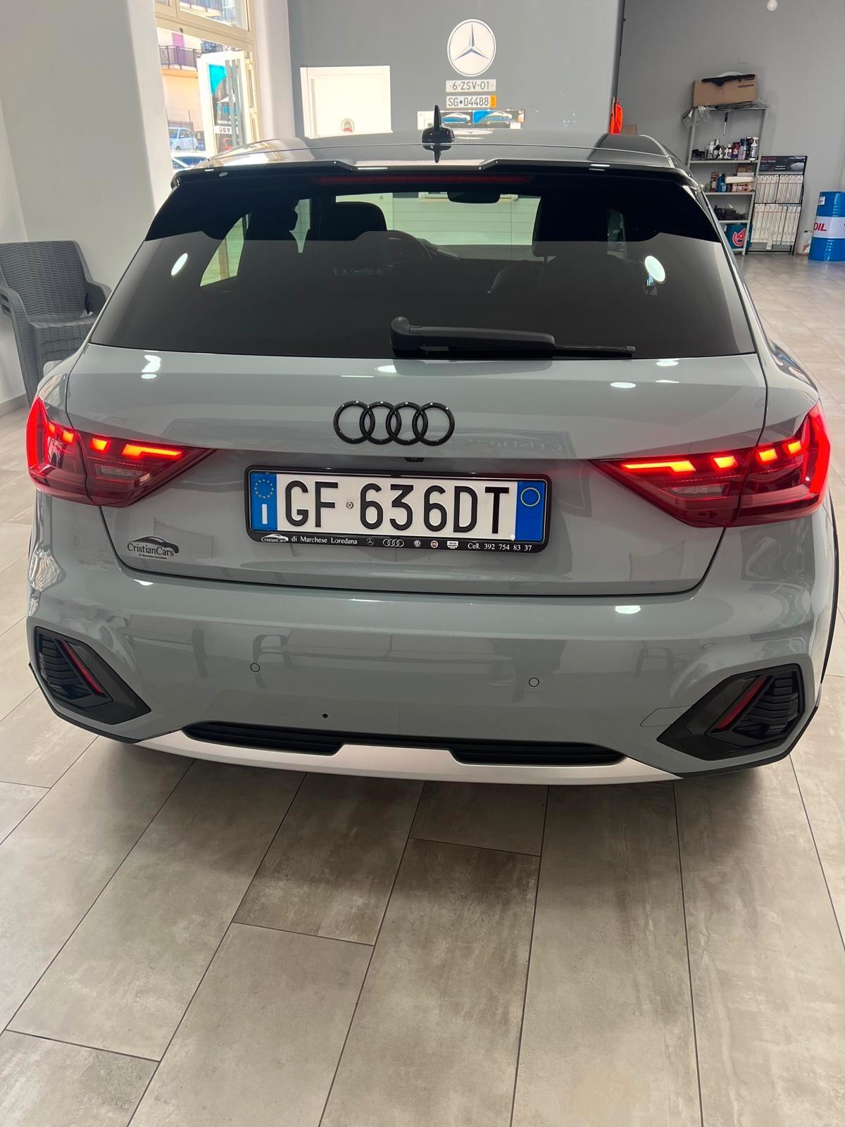 Audi A1 citycarver 30 TFSI Identity Contrast
