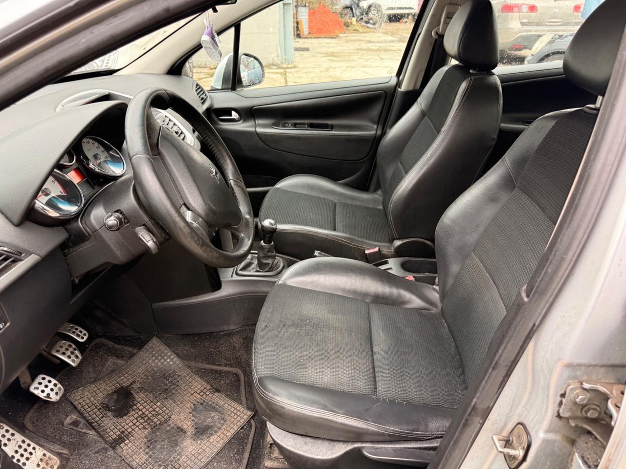 Peugeot 207 1.4 HDi 70CV FAP 5p. Mix