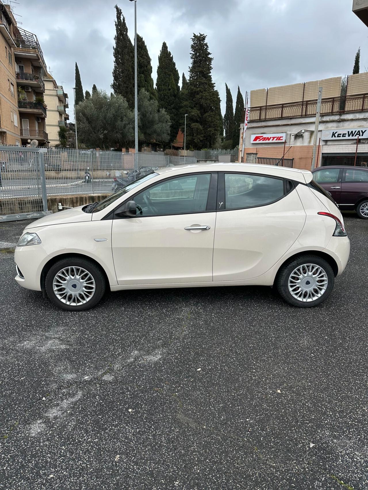 Lancia Ypsilon 70.000KM NEOPATENTATI