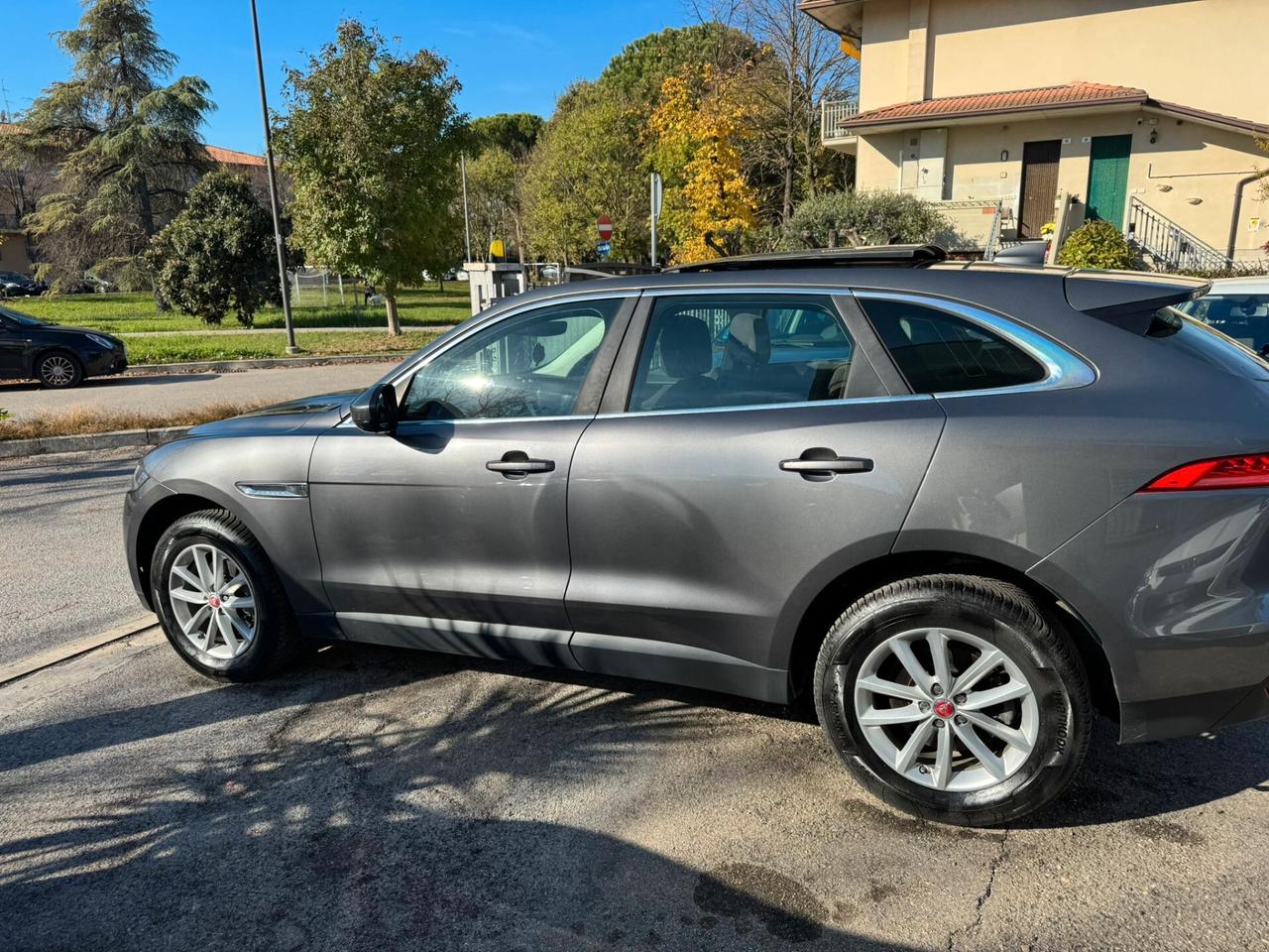 Jaguar F-Pace 2.0 D 180 CV AWD Portfolio