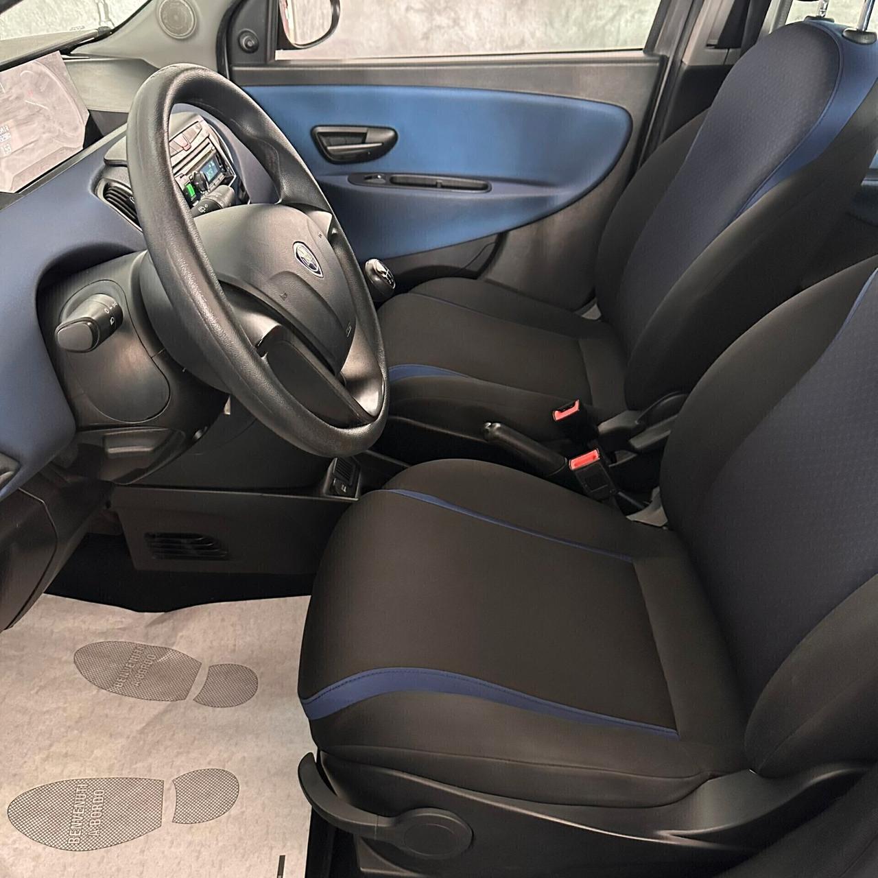 Lancia Ypsilon 1.2 69 CV 5 porte Silver