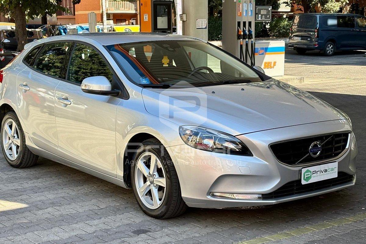 VOLVO V40 D2 R-design Kinetic