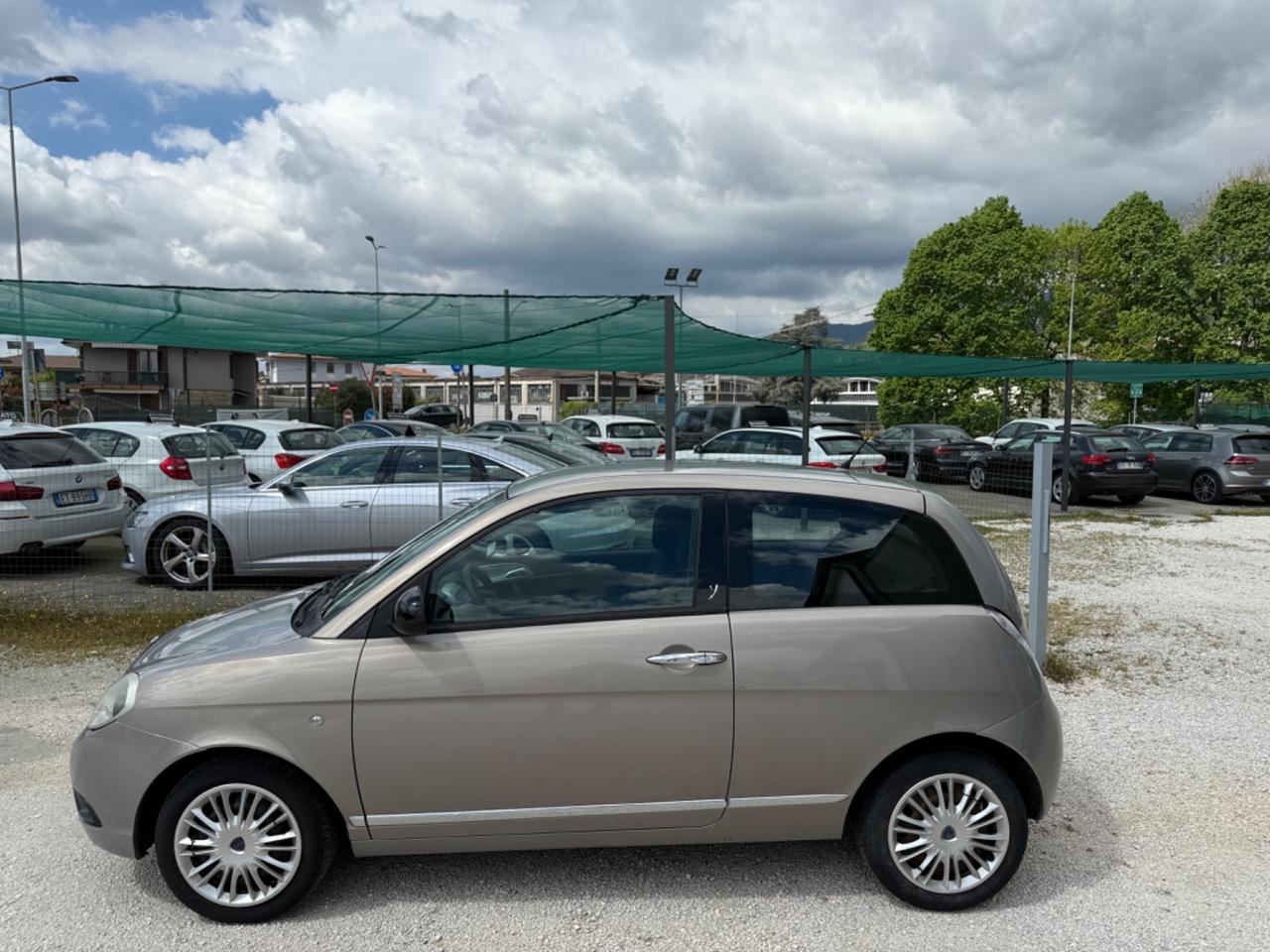Lancia Ypsilon 1.3 MJT 75 CV Platino Ok neopatent Euro5