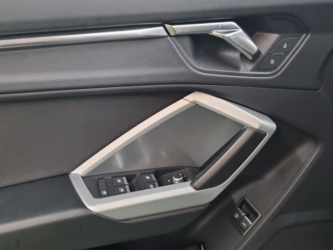 Audi Q3 SPB 45 TFSI e S tronic Business Plus