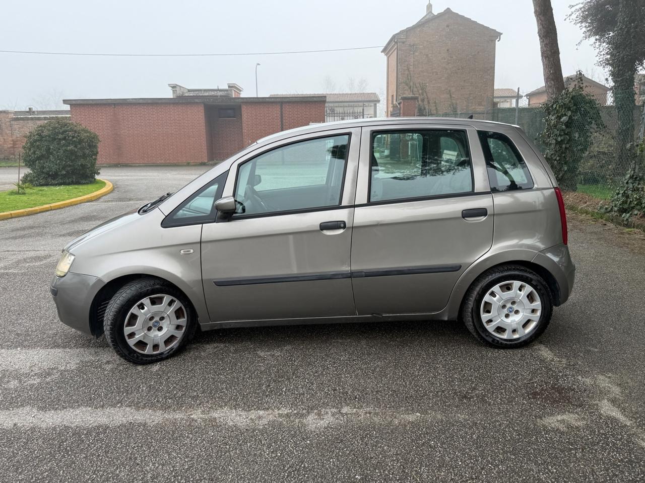 Fiat Idea 1.4 16V GPL BlackEnergy
