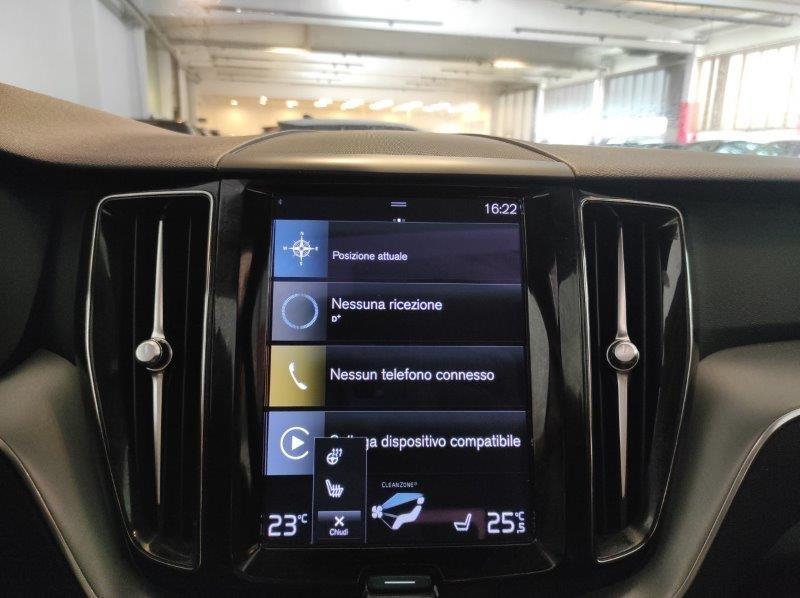 VOLVO XC60 (2017-->) - XC60 B4 Geartronic Momentum
