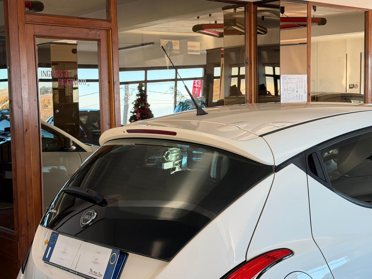 Lancia Ypsilon 1.2 69 cv. ELEFANTINO BLU