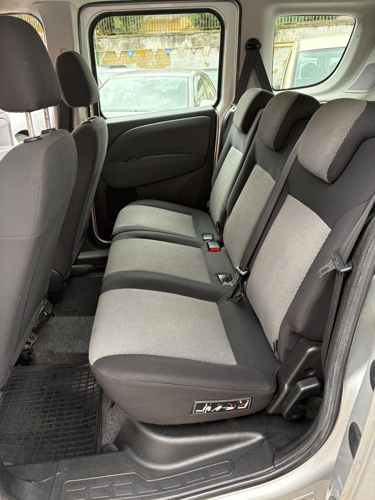 Fiat Doblò 1.6 MJT furgone con 5 posti