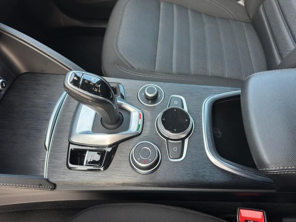 Alfa Romeo Stelvio 2.2 Turbodiesel 160 CV AT8 RWD Business