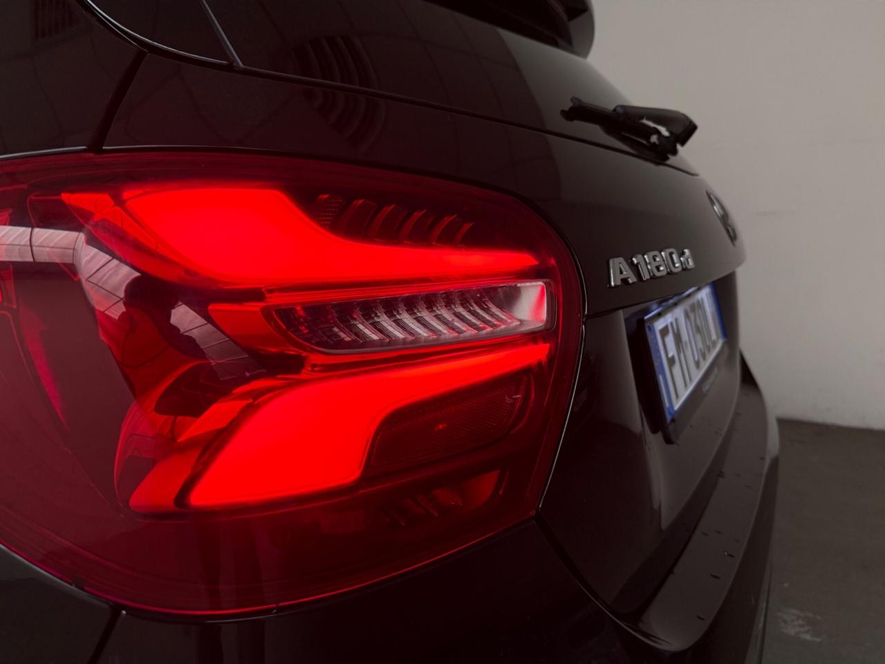 MERCEDES-BENZ 180 D PREMIUM AUTOMATIC