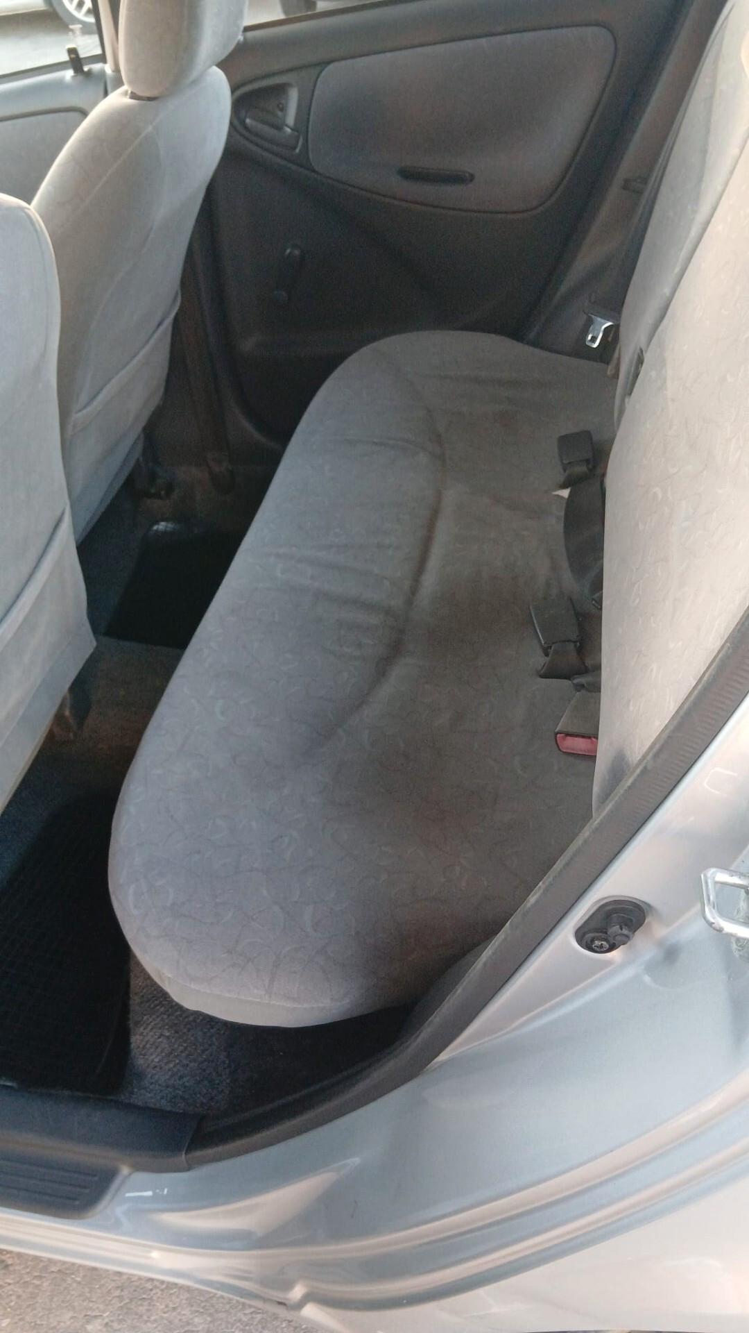 Toyota Yaris 1.0i 16V cat 5 porte Sol