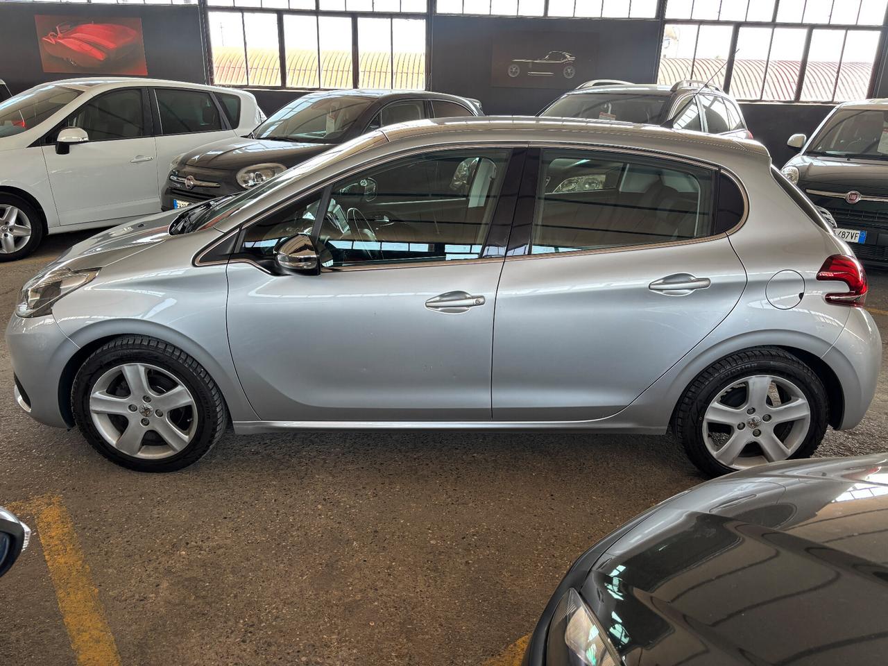 Peugeot 208 1.2 BENZINA 60KW 82CV 5 porte Allure