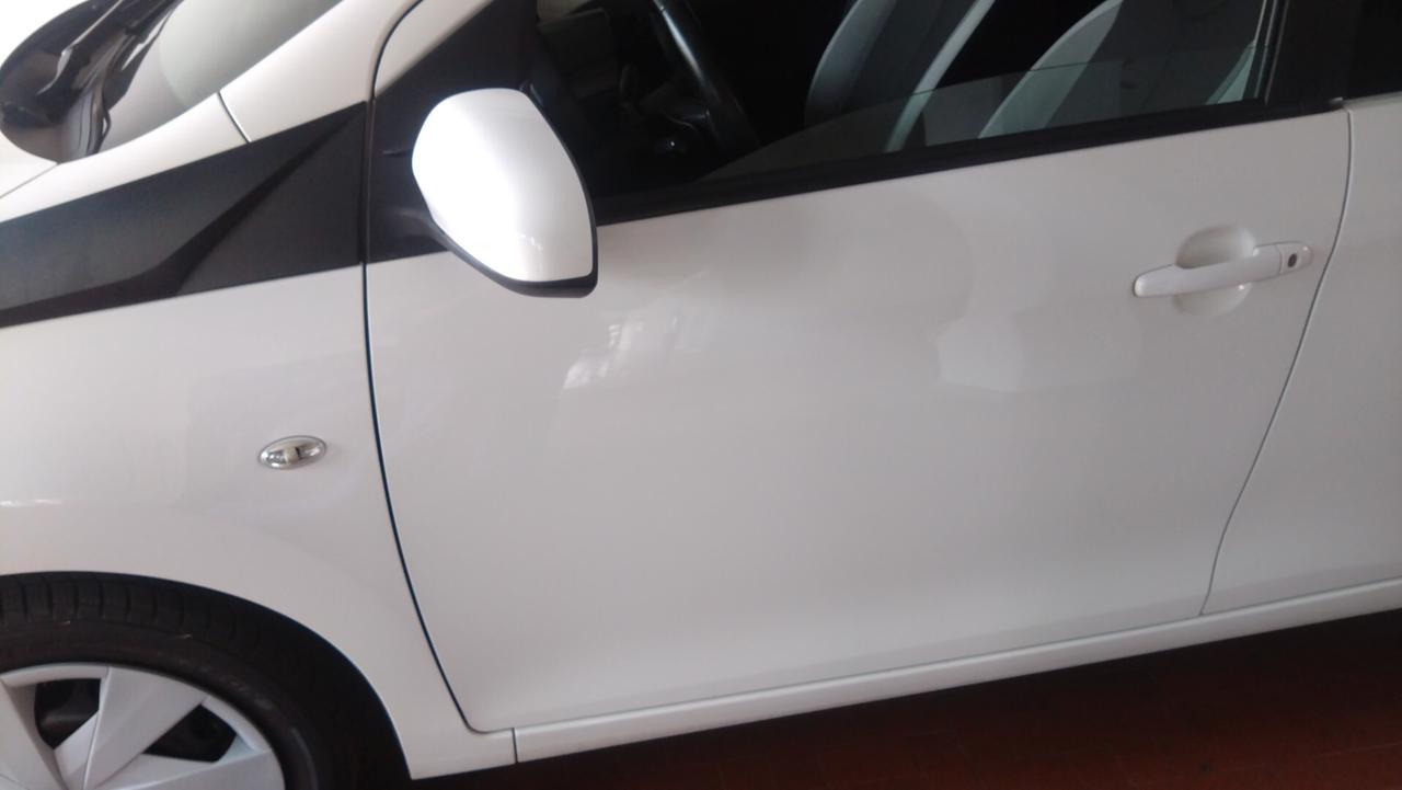 Toyota Aygo 1.0 VVT-i 69 CV 5 porte x-play MMT