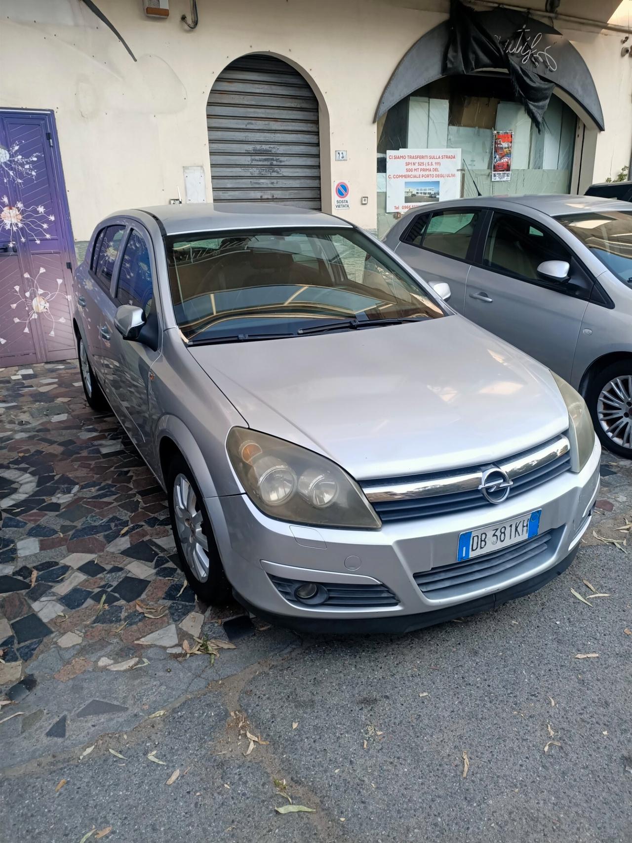 Opel Astra 1.3 CDTI 5 porte € 2.600 TRATTABILI .