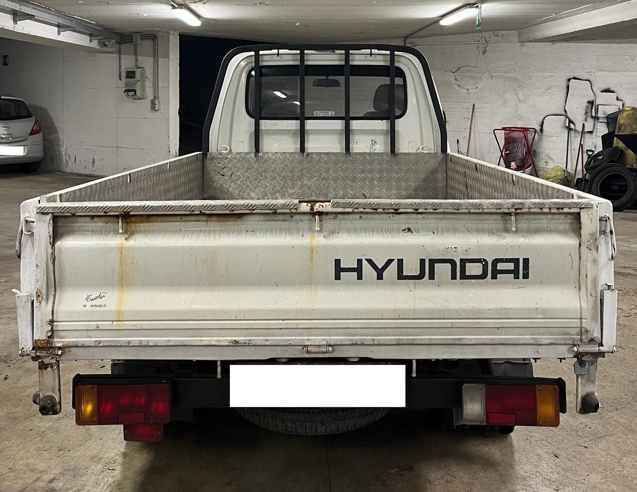 HYUNDAI H1 2.5 CRDi - AUTOCARRO 3 POSTI - CASSONE FISSO - PORTATA 1.495 KG. - MOTORE REVISIONATO