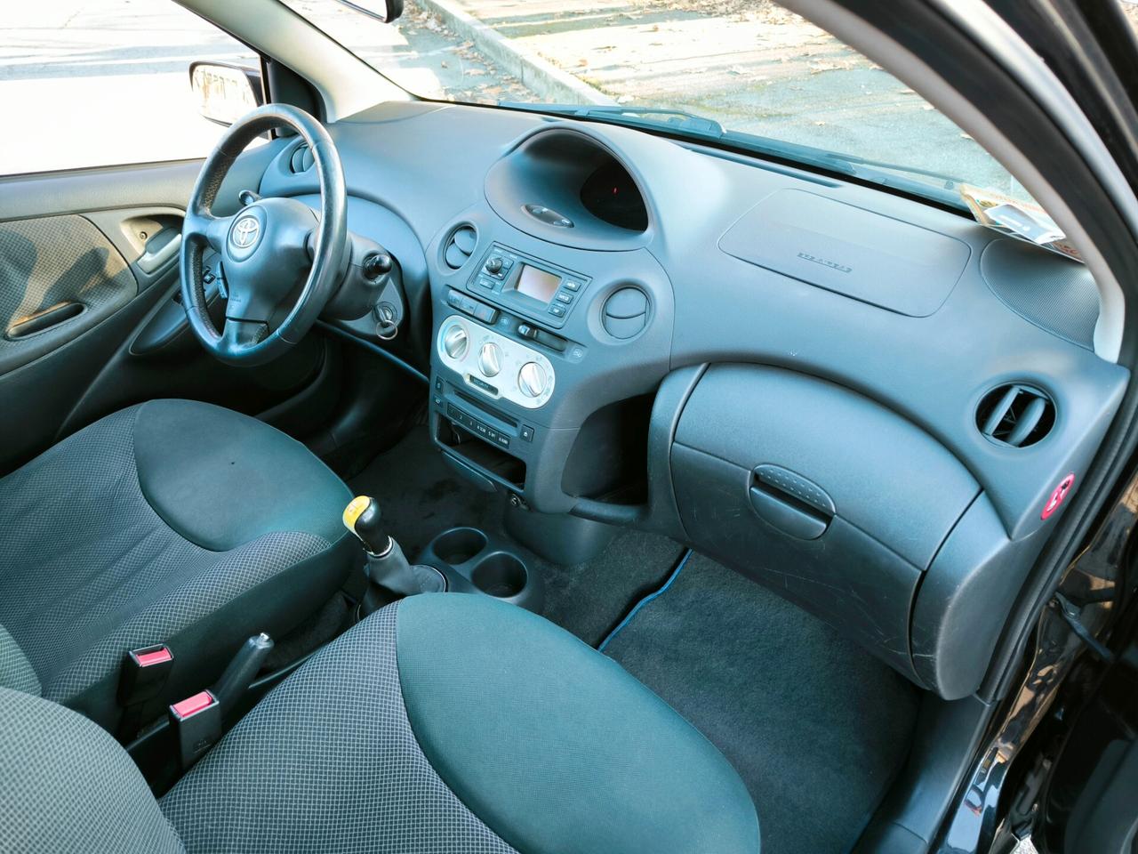 Toyota Yaris 1.0i 16V cat 5 porte Sol