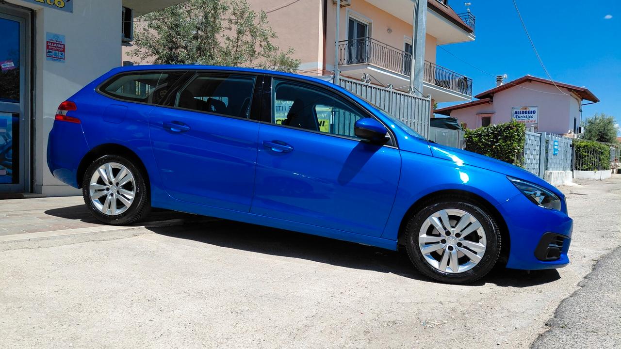 Peugeot 308 BlueHDi 100 S&S SW Business Navi