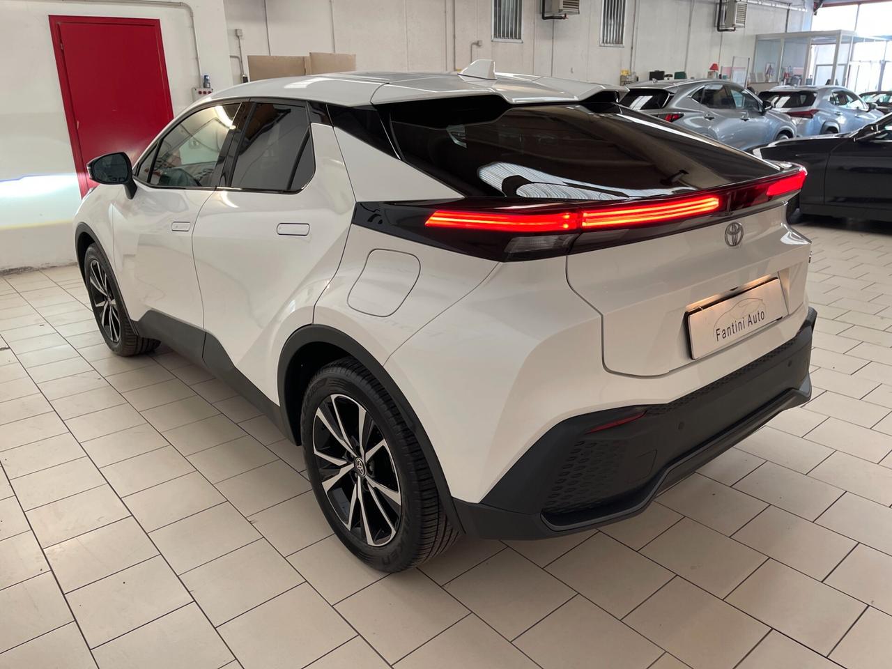 Toyota C-HR Trend 2.0 phev e-cvt-LEGGI SOTTO