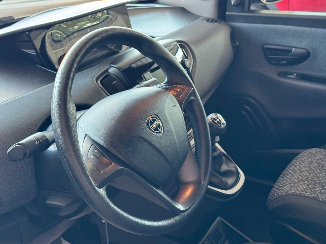 Lancia Ypsilon 1.0 FireFly 5 porte S&S Hybrid Ecochic Silver