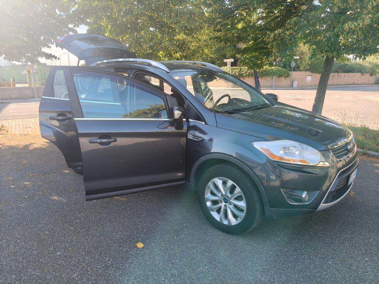 Ford Kuga 2.0 TDCi 4WD SOLO 128.000 KM