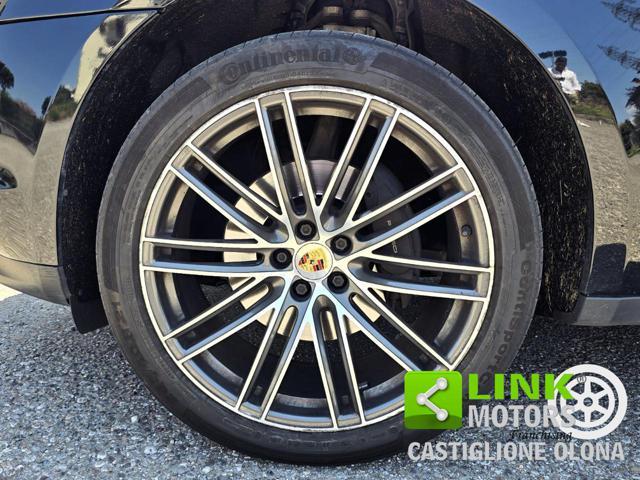 PORSCHE Macan Sport Chrono Pack