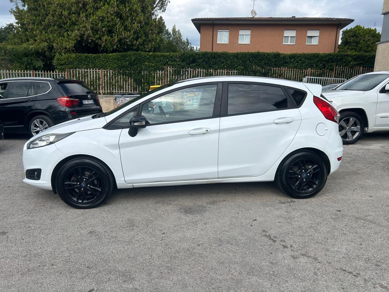 Ford Fiesta 1.5 TDCi Black & White Edition Euro 6B
