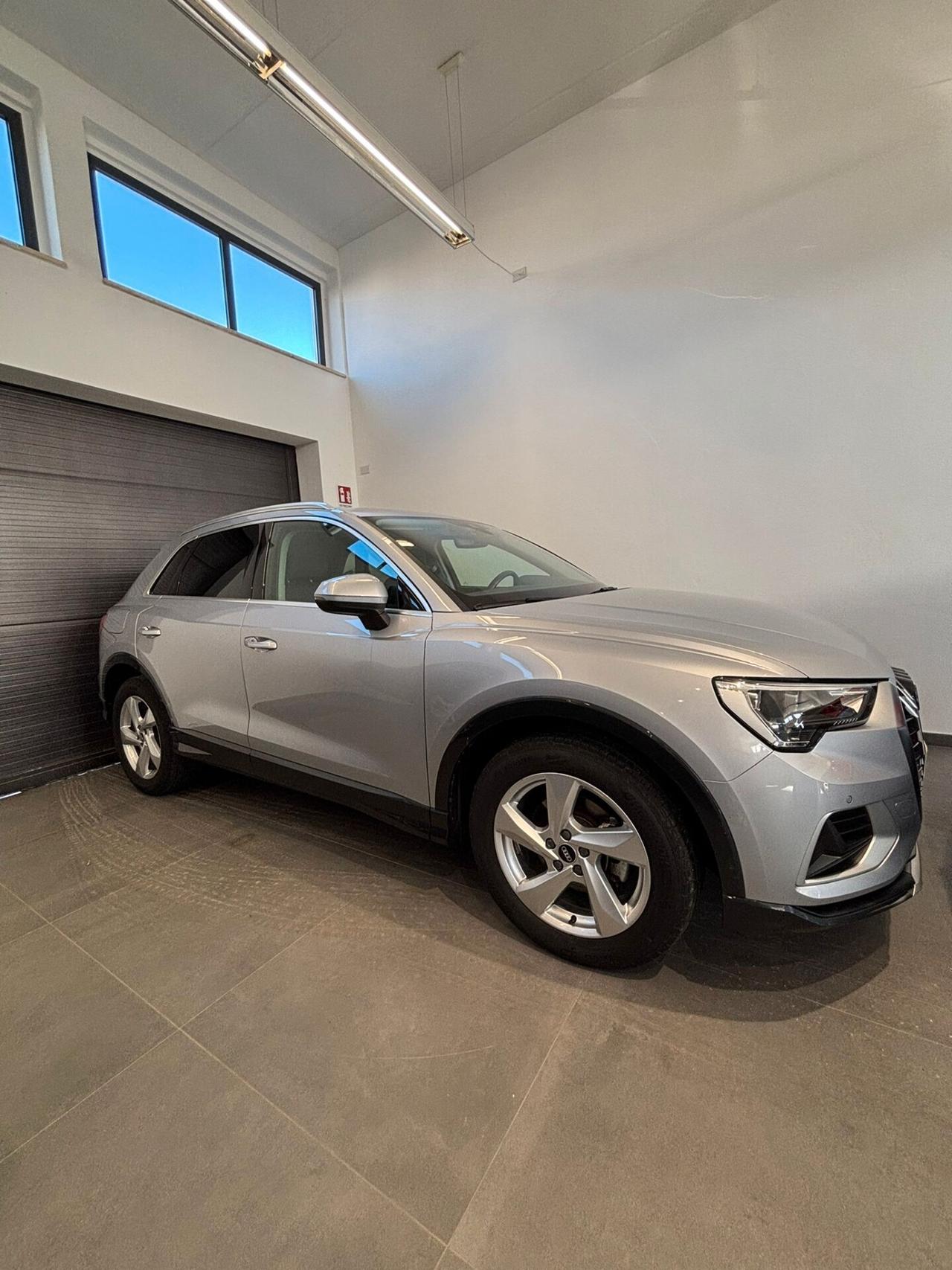 Audi Q3 35 TDI Business Advanced