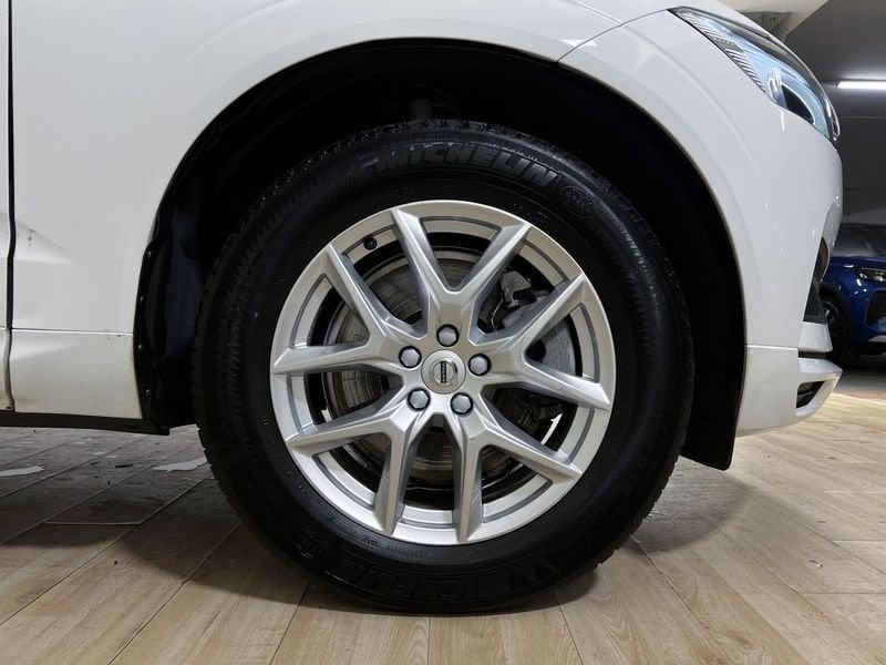 Volvo XC60 B4 D AWD automatico Momentum