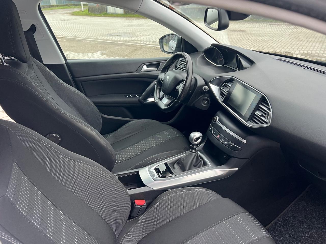 Peugeot 308 PureTech Turbo 130 S&S SW Allure