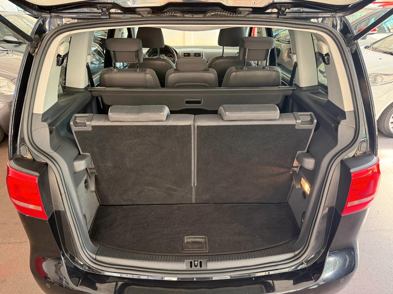 Volkswagen Touran 2.0 TDI 170 CV DSG - CINGHIA OK
