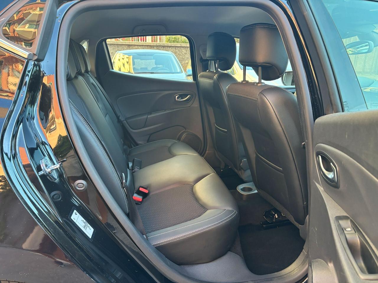 Renault Clio TCe 12V 90 CV 5 porte Moschino Intens PREZZO REALE