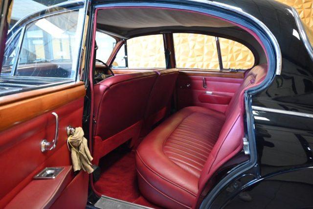 DAIMLER Sovereign 2.5 V8 AUTO GUIDA A DESTRA PERFETTA ITALIANA NUOVA