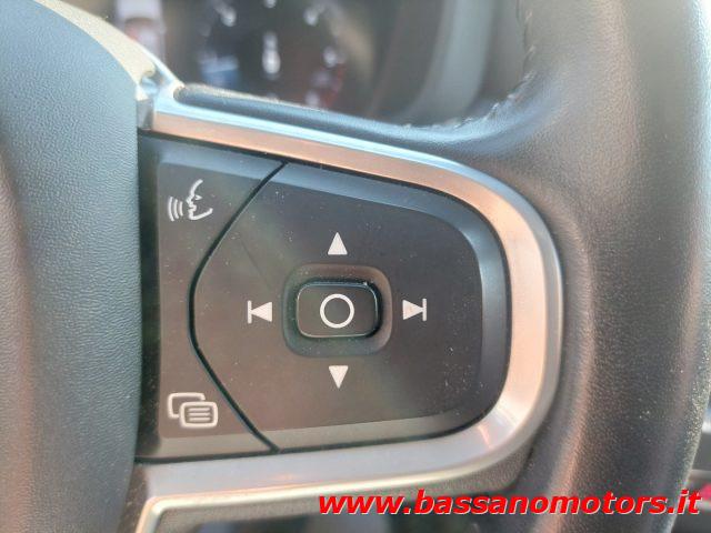 VOLVO XC60 B4 (d) AWD Geartronic Momentum Pro PROMO ESTATE
