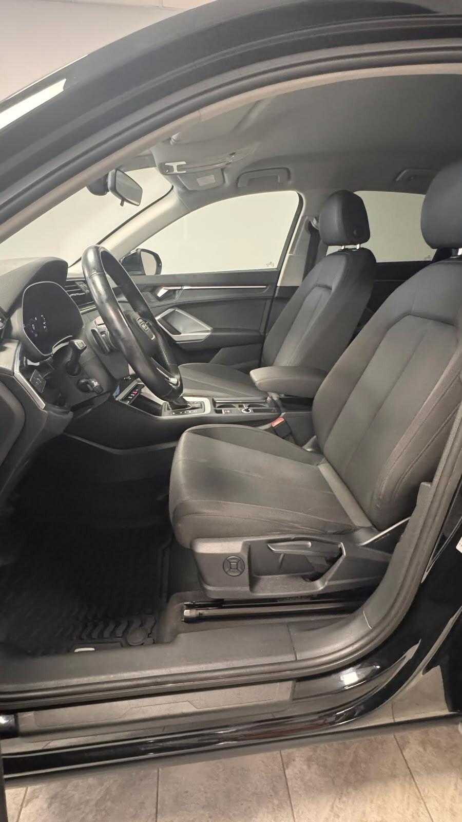 Audi Q3 35 TDI S tronic Business