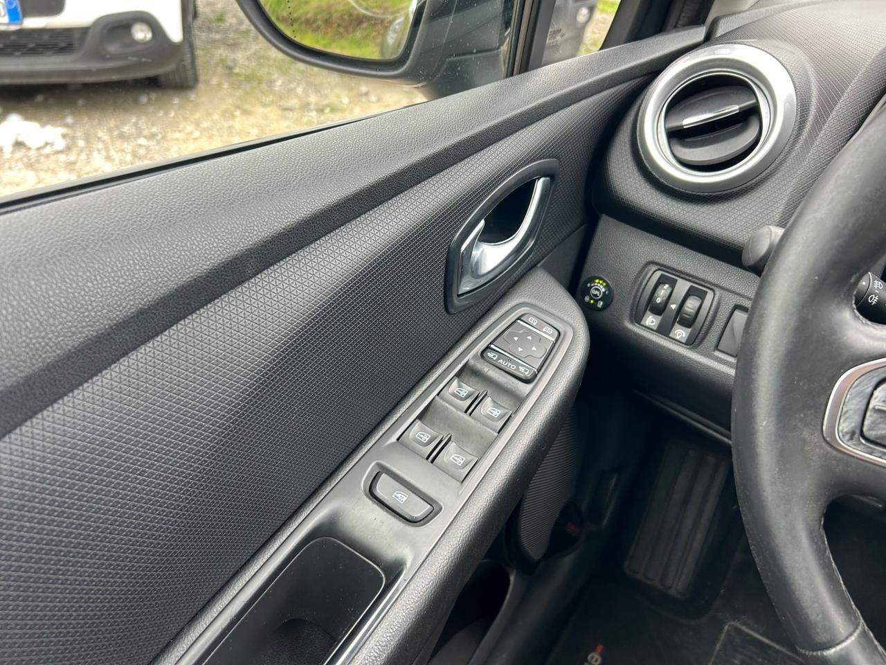 Renault Clio TCe 12V 90 CV GPL 5 porte Duel neopatentati rate