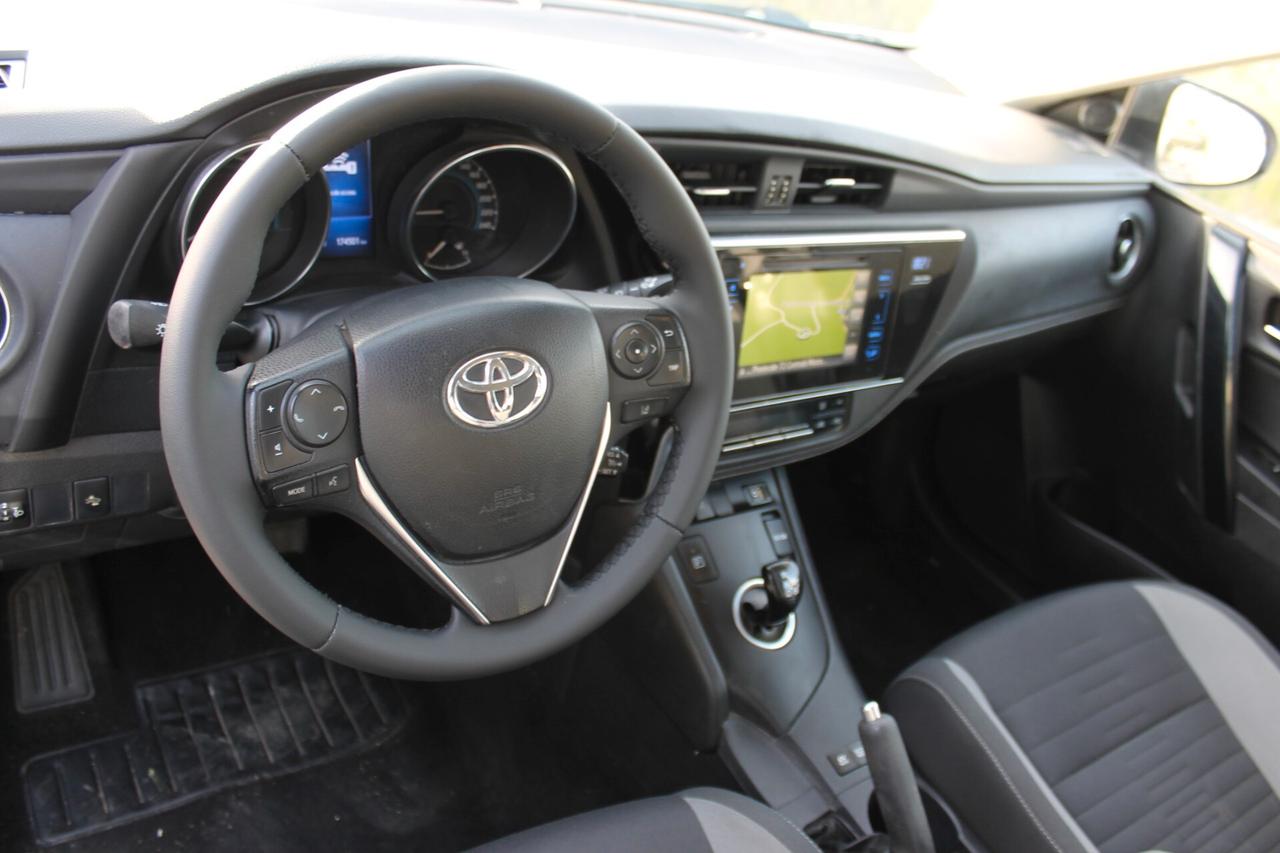 Toyota Auris Touring Sports 1.8 Hybrid Business