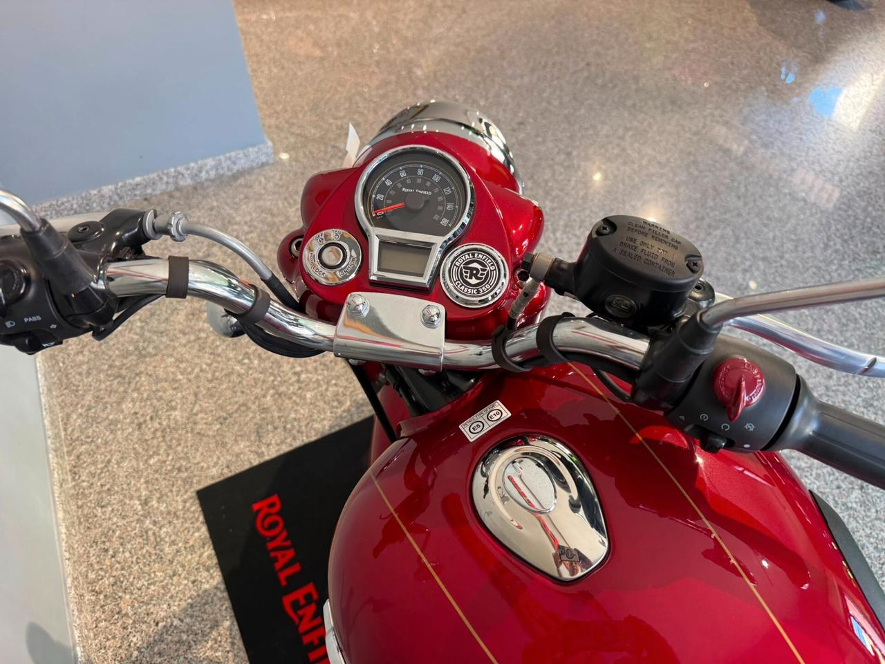 Royal Enfield Classic 350 MADRAS RED