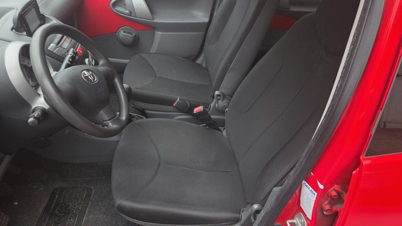 Toyota Aygo 1.0 12V VVT-i 5 porte Sol Connect