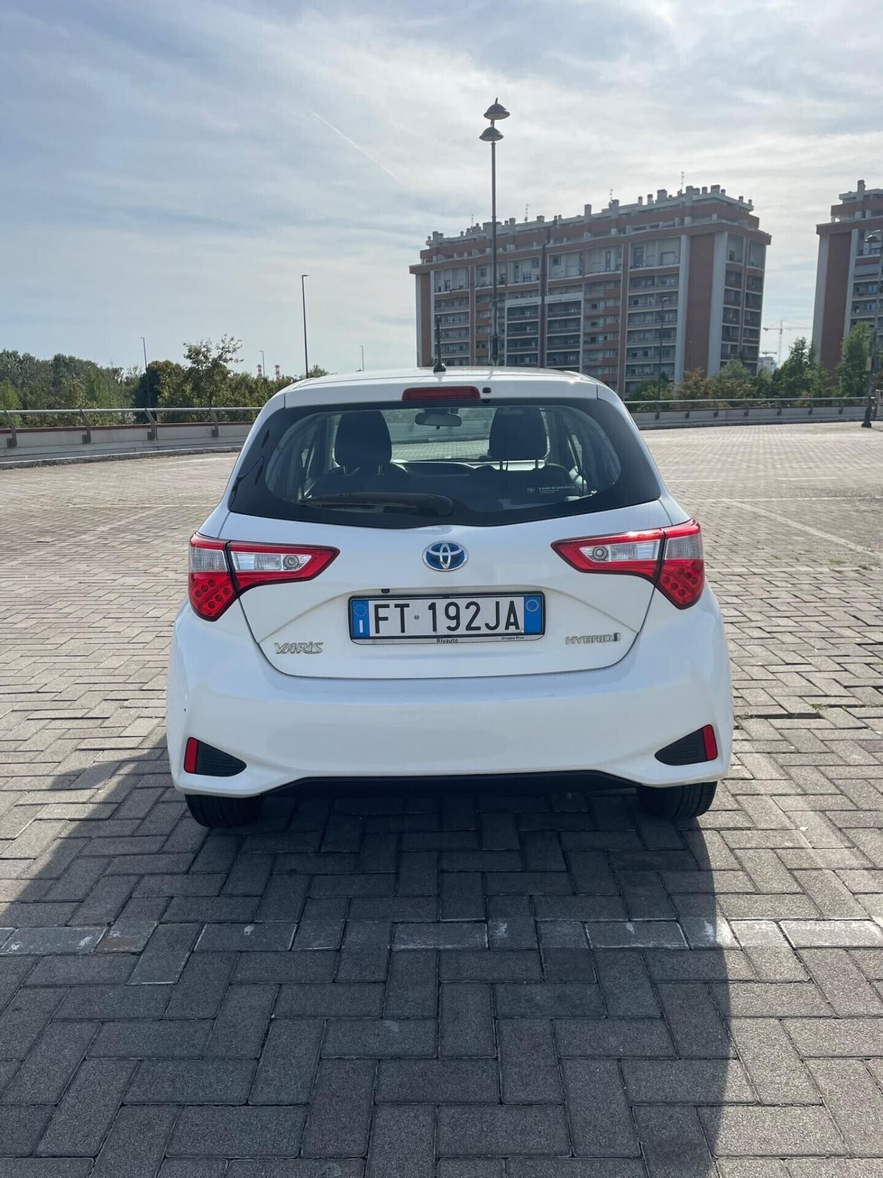 Toyota Yaris 1.5 Full Hybrid 5 porte Active 12 MESI GARANZIA