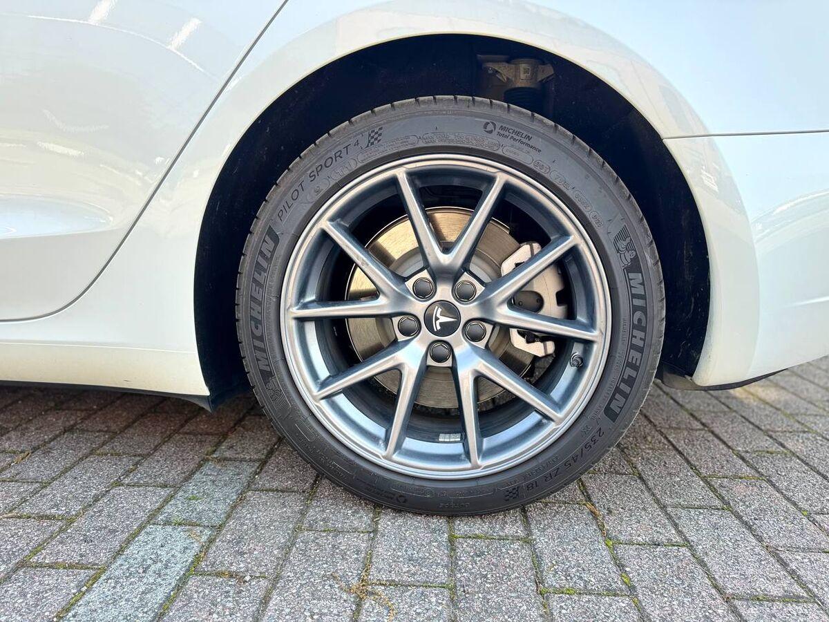 Tesla Model 3 Standard rwd Plus